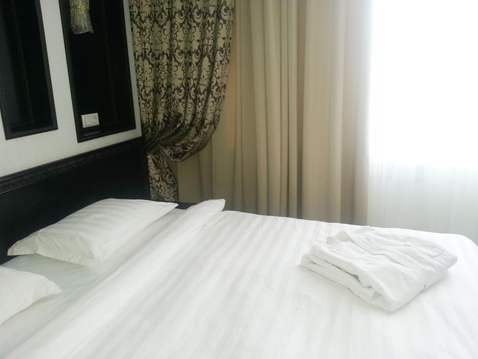 Royal Petrol Hotel Taldikorgan Dış mekan fotoğraf