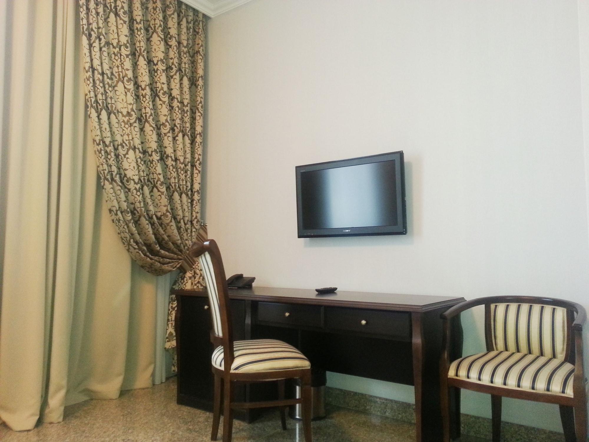 Royal Petrol Hotel Taldikorgan Dış mekan fotoğraf