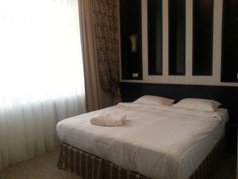 Royal Petrol Hotel Taldikorgan Oda fotoğraf